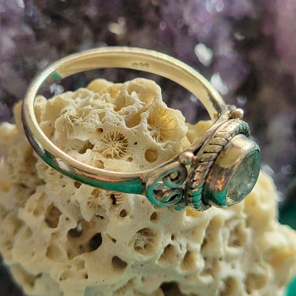 Sterling silver Moonstone ring with pretty designs on the band. - Picture 6 of 7